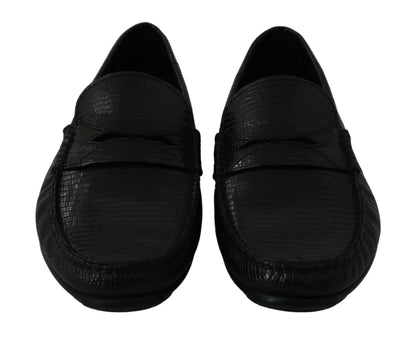 Exquisitos mocasines de piel de lagarto negro