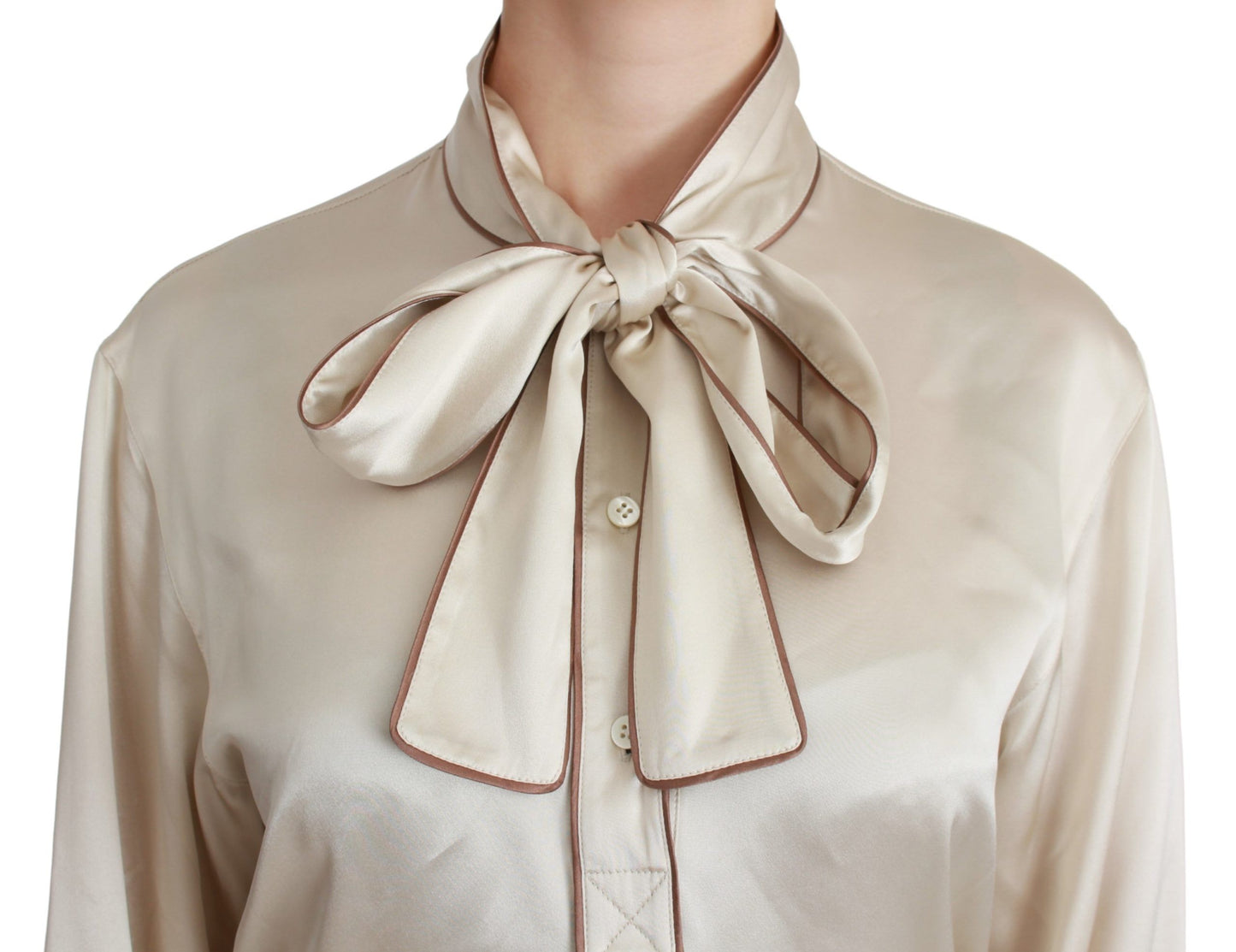 Elegante beige zijden satijnen blouse met QUEEN-borduursel