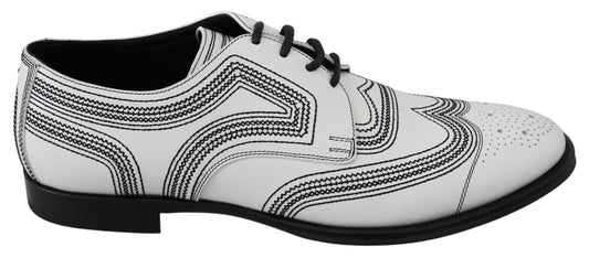 Elegantes zapatos derby de cuero blancos