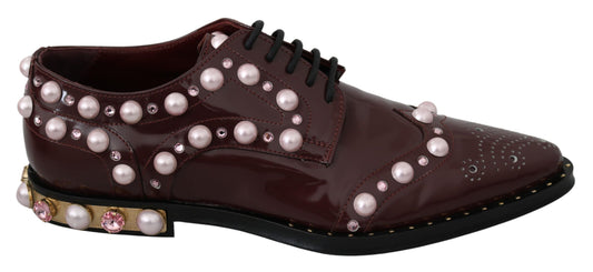 Elegante bordeaux veterschoenen met parels en kristallen