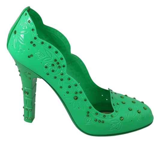 Encantadores zapatos de tacón de Cenicienta de cristal en verde exuberante