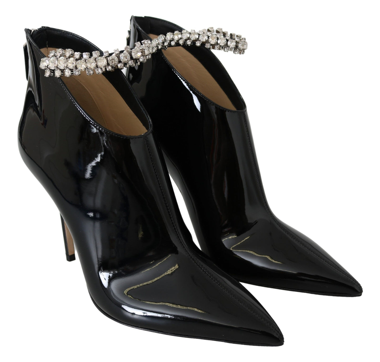 Elegantes botas de tacón de charol negro