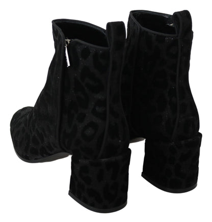 Elegantes botas cortas con estampado de leopardo negro