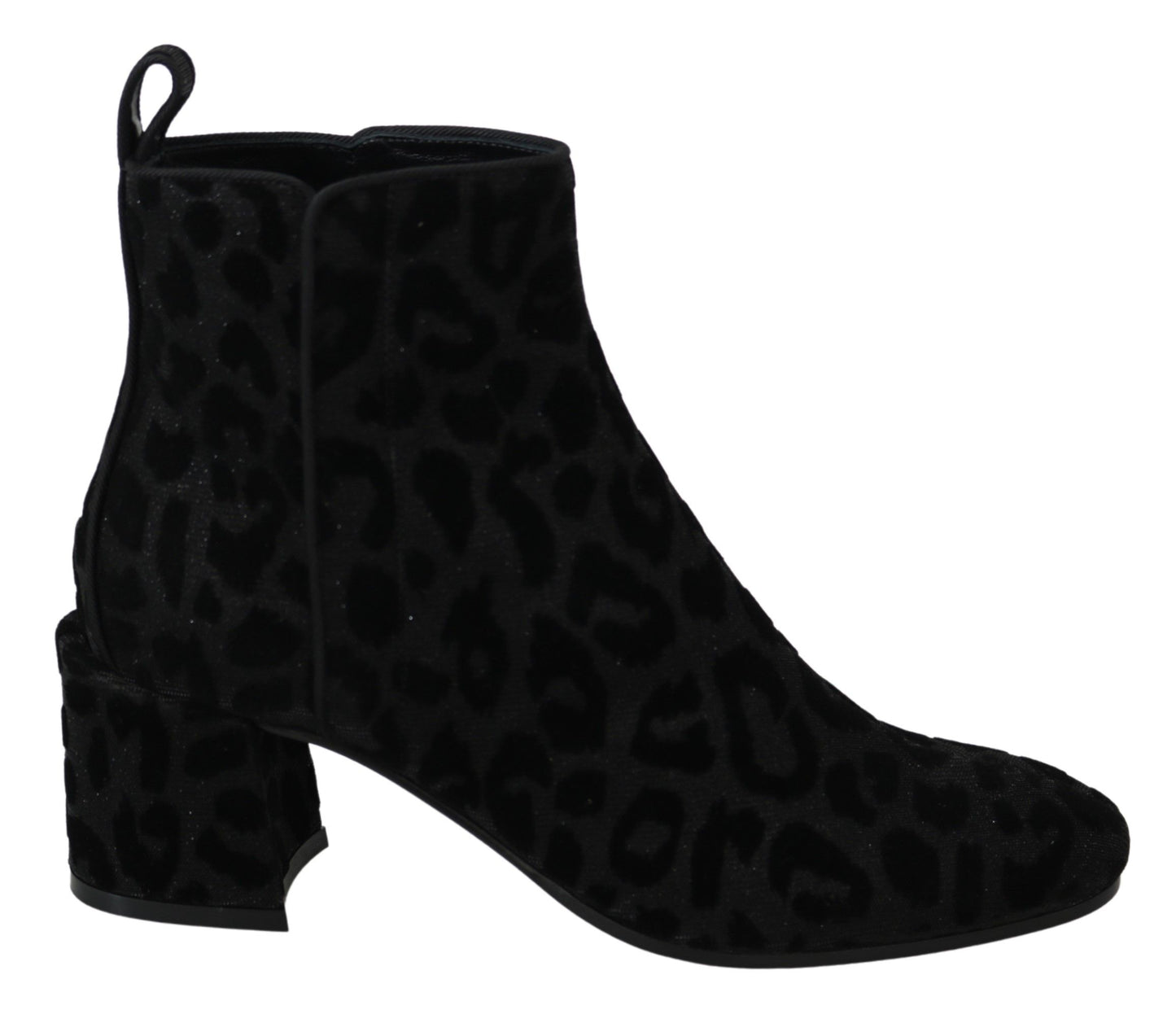 Elegantes botas cortas con estampado de leopardo negro