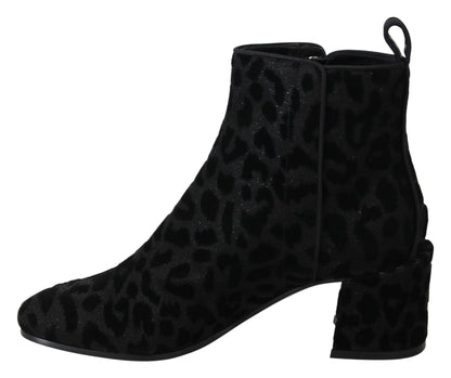 Elegantes botas cortas con estampado de leopardo negro