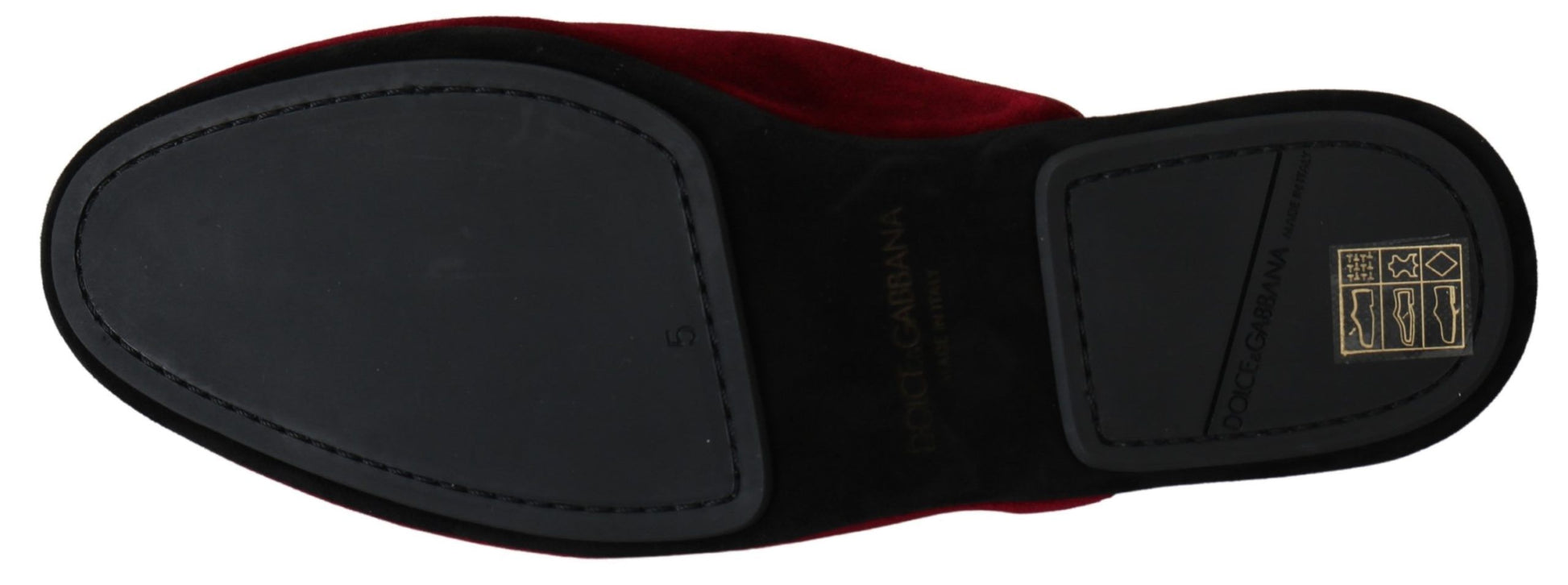 Chanclas bordadas de terciopelo rojo