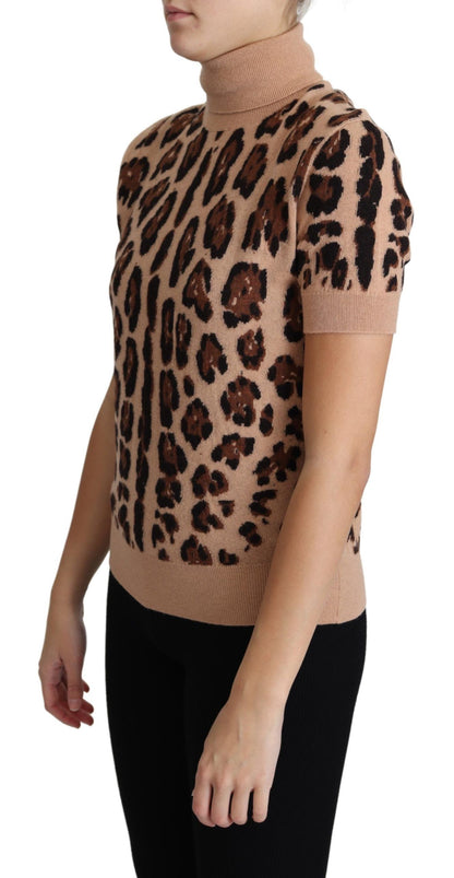 Top elegante de cuello alto de lana con estampado de leopardo