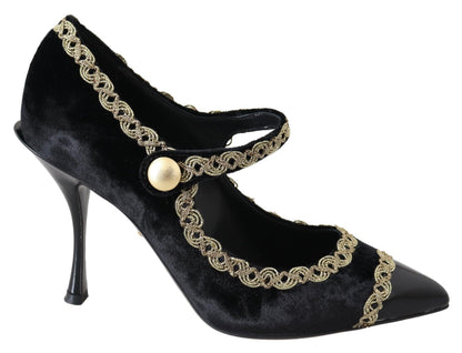 Elegante fluwelen gepatenteerde geborduurde pumps