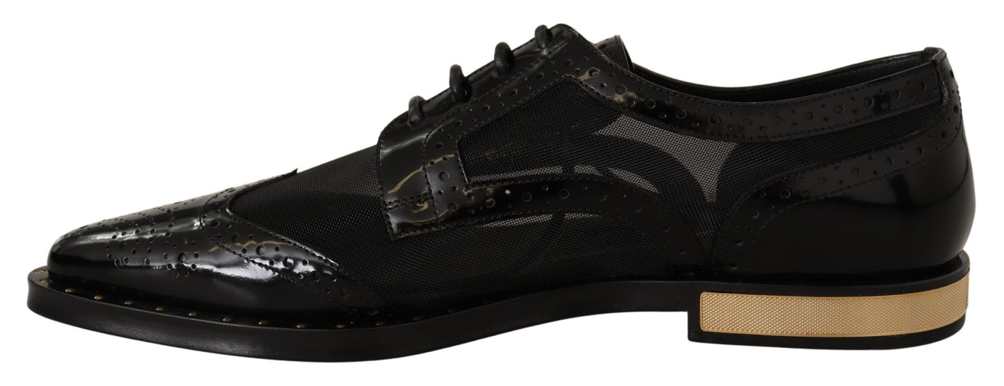 Elegantes zapatos con cordones Oxford negros con adornos dorados