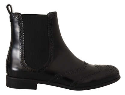 Elegantes botas Oxford negras con punta de ala en el tobillo