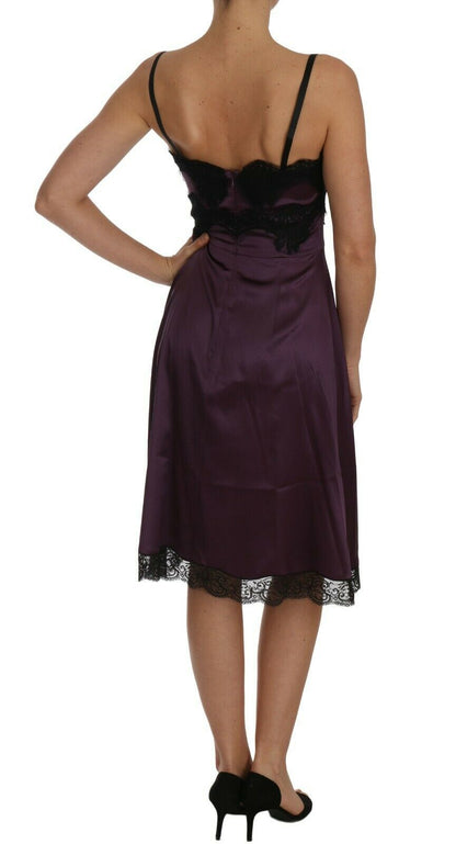 Elegante vestido camisero de encaje de seda morado