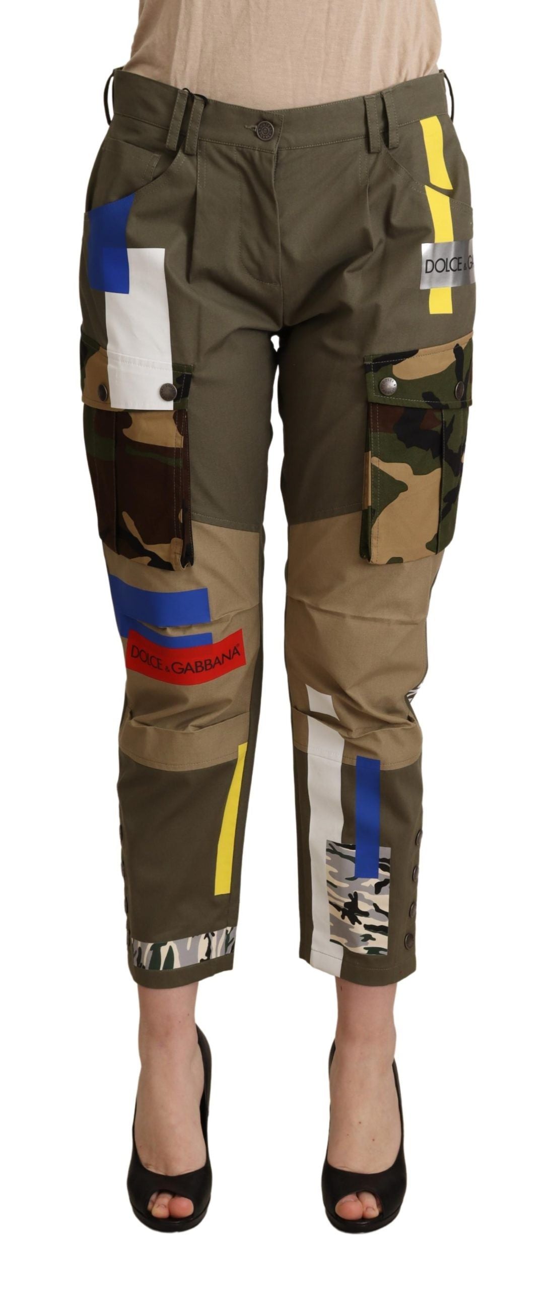 Elegantes pantalones cargo con parches multicolores