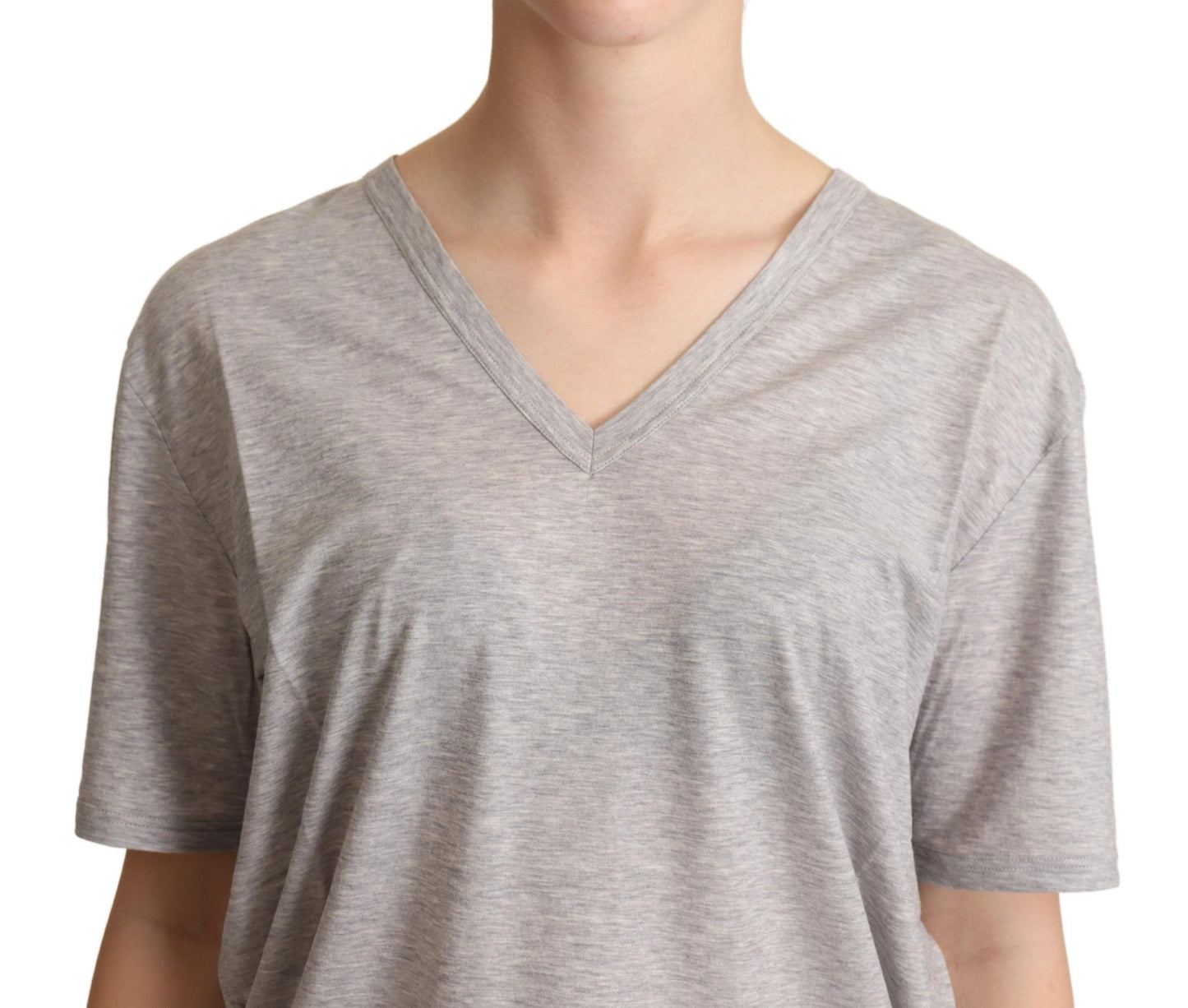 Elegante camiseta gris de algodón con cuello en V