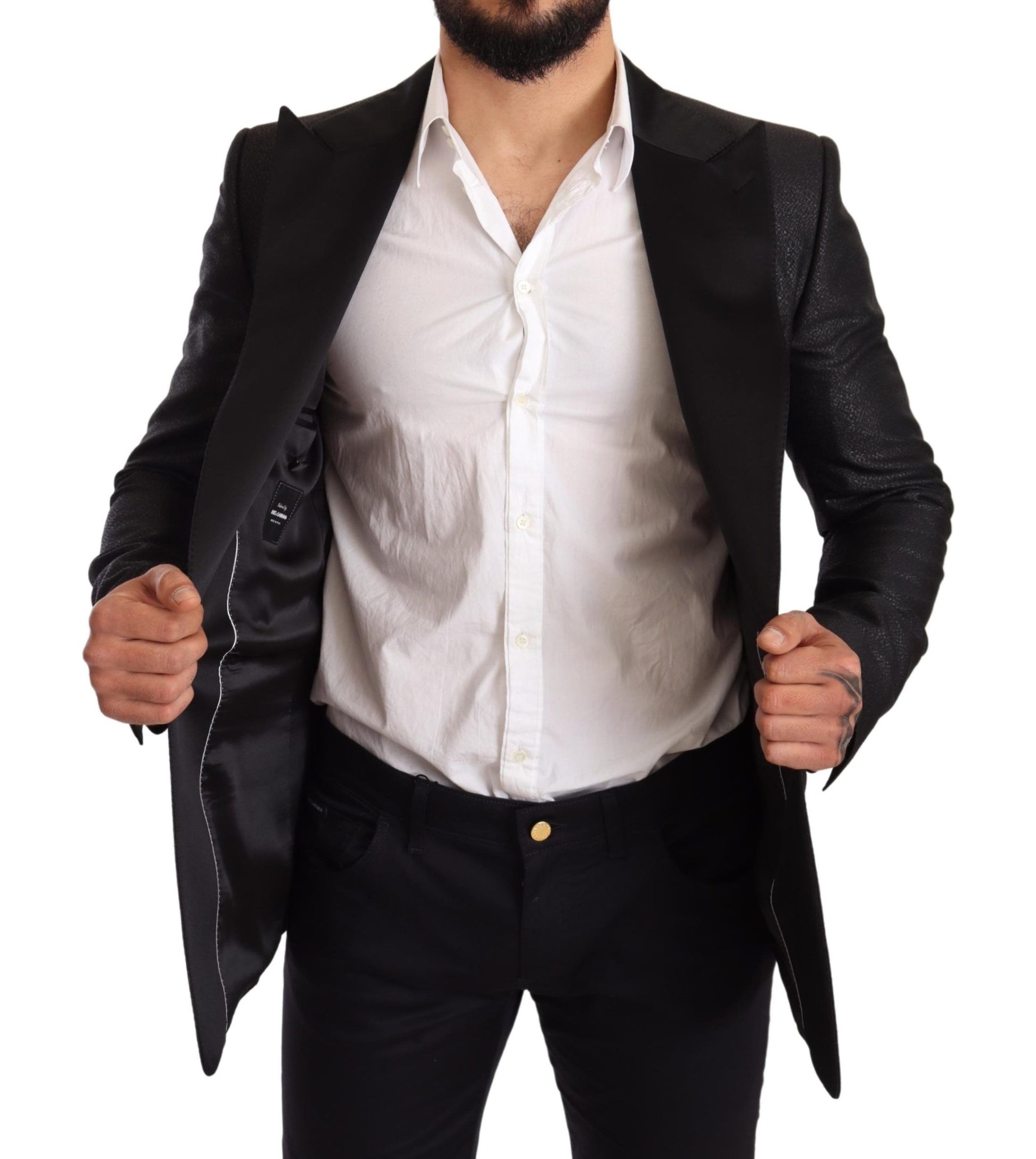 Elegante chaqueta tipo blazer entallada metalizada negra