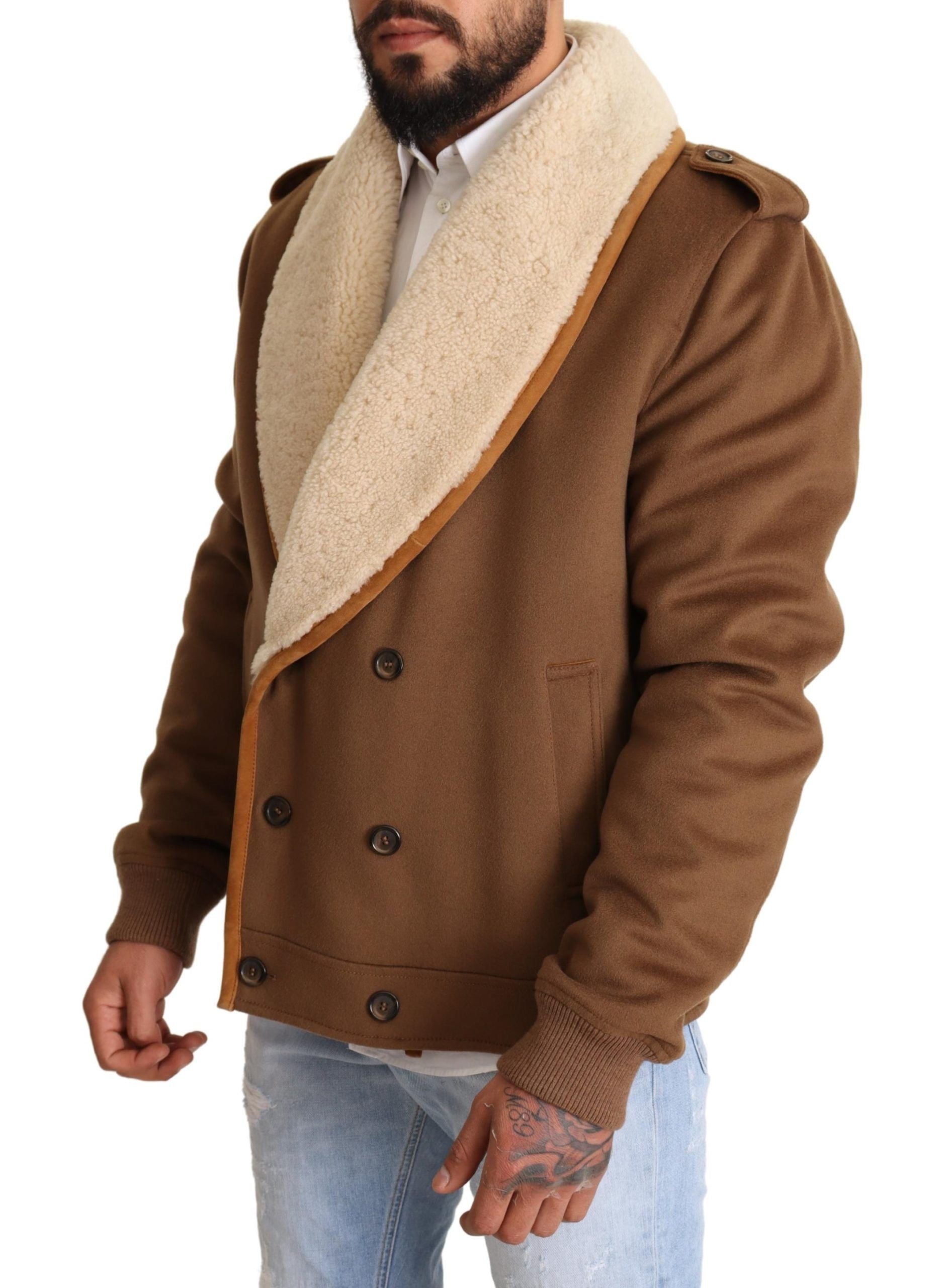 Elegante chaqueta de piel de oveja con doble botonadura