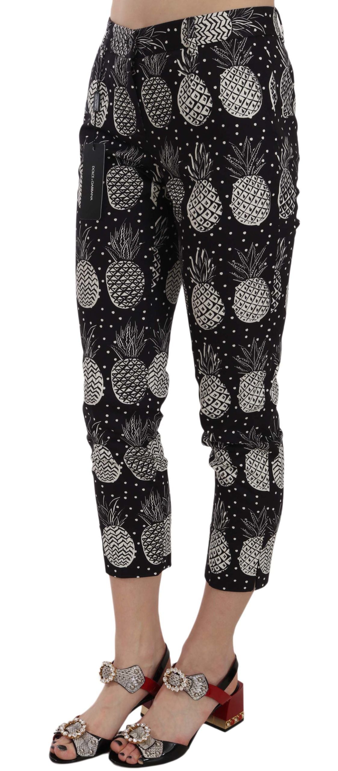 Pantalones capri ajustados con estampado de piña negro elegante