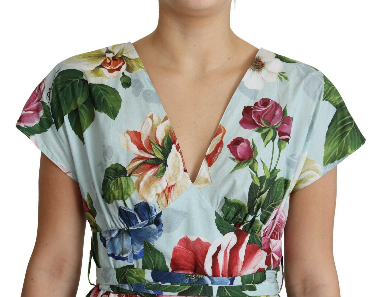 Vestido de algodón con cuello en V y elegancia floral