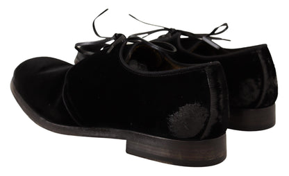 Elegantes zapatos derby de terciopelo negro