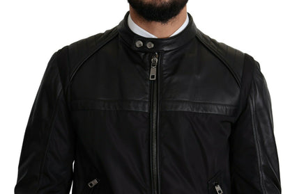 Elegante bomber negro con detalles en cuero