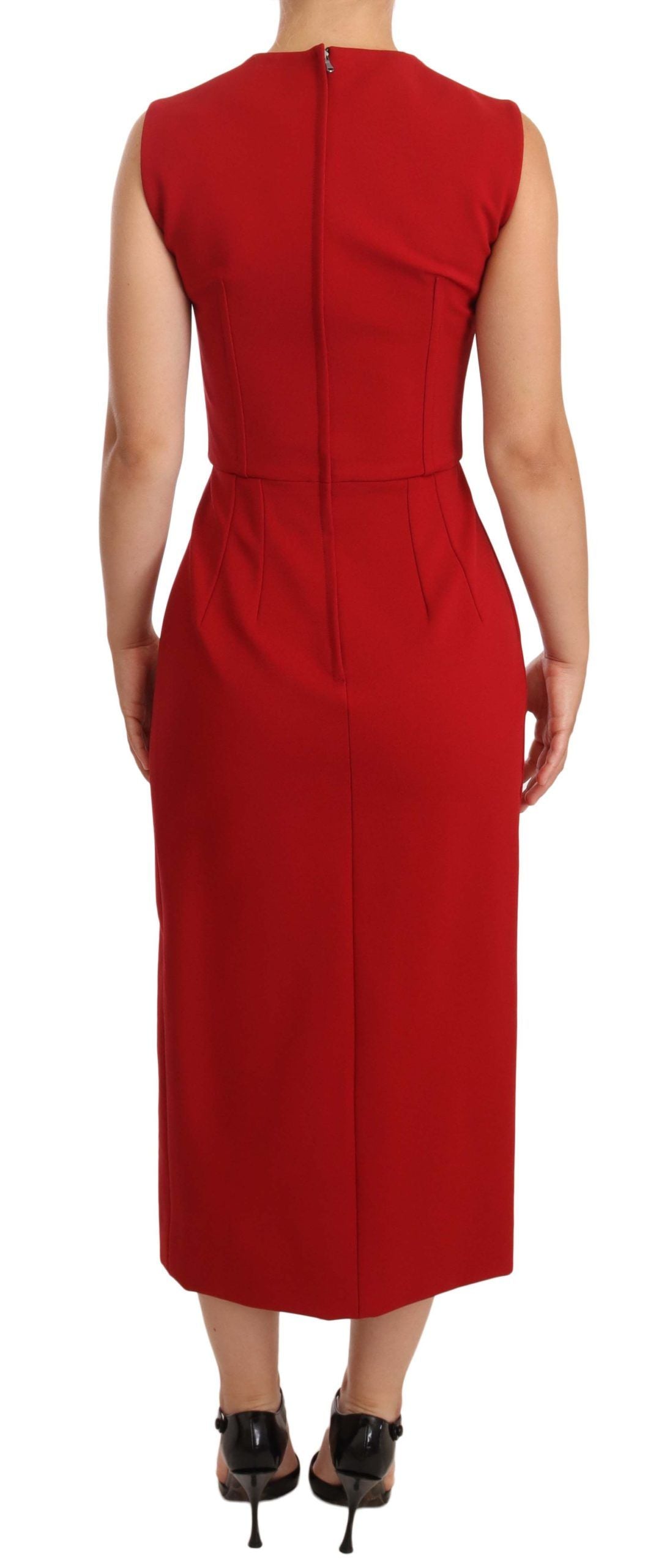 Vestido midi elegante con forma de corazón en rojo