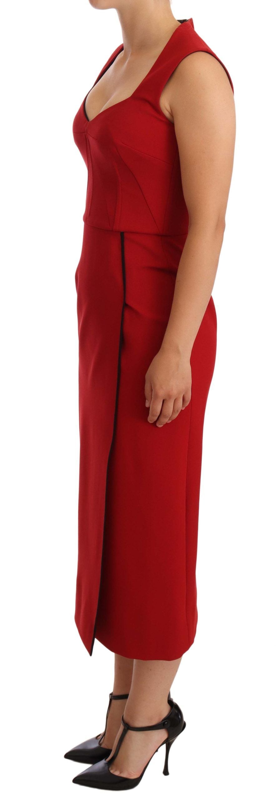 Vestido midi elegante con forma de corazón en rojo