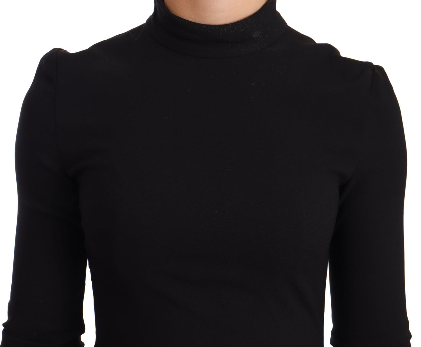 Elegante vestido tubo de cuello alto negro