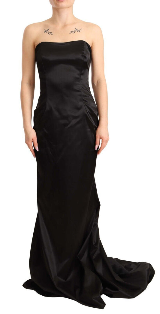 Elegante vestido negro de sirena sin tirantes