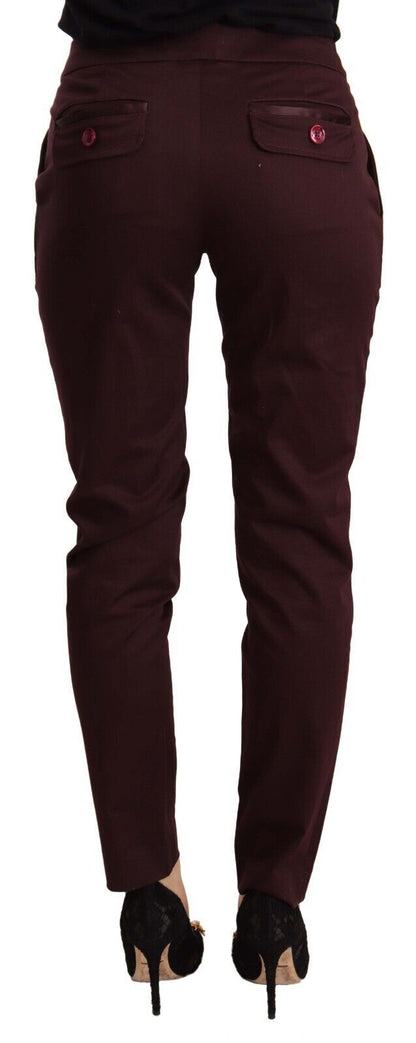 Pantalones pitillo de corte slim granate con detalle de cremallera