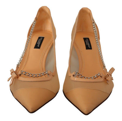 Elegante beige mesh pumps met zilveren kettingen