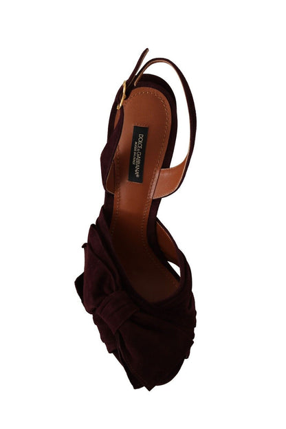 Elegantes sandalias de tacón de ante morado