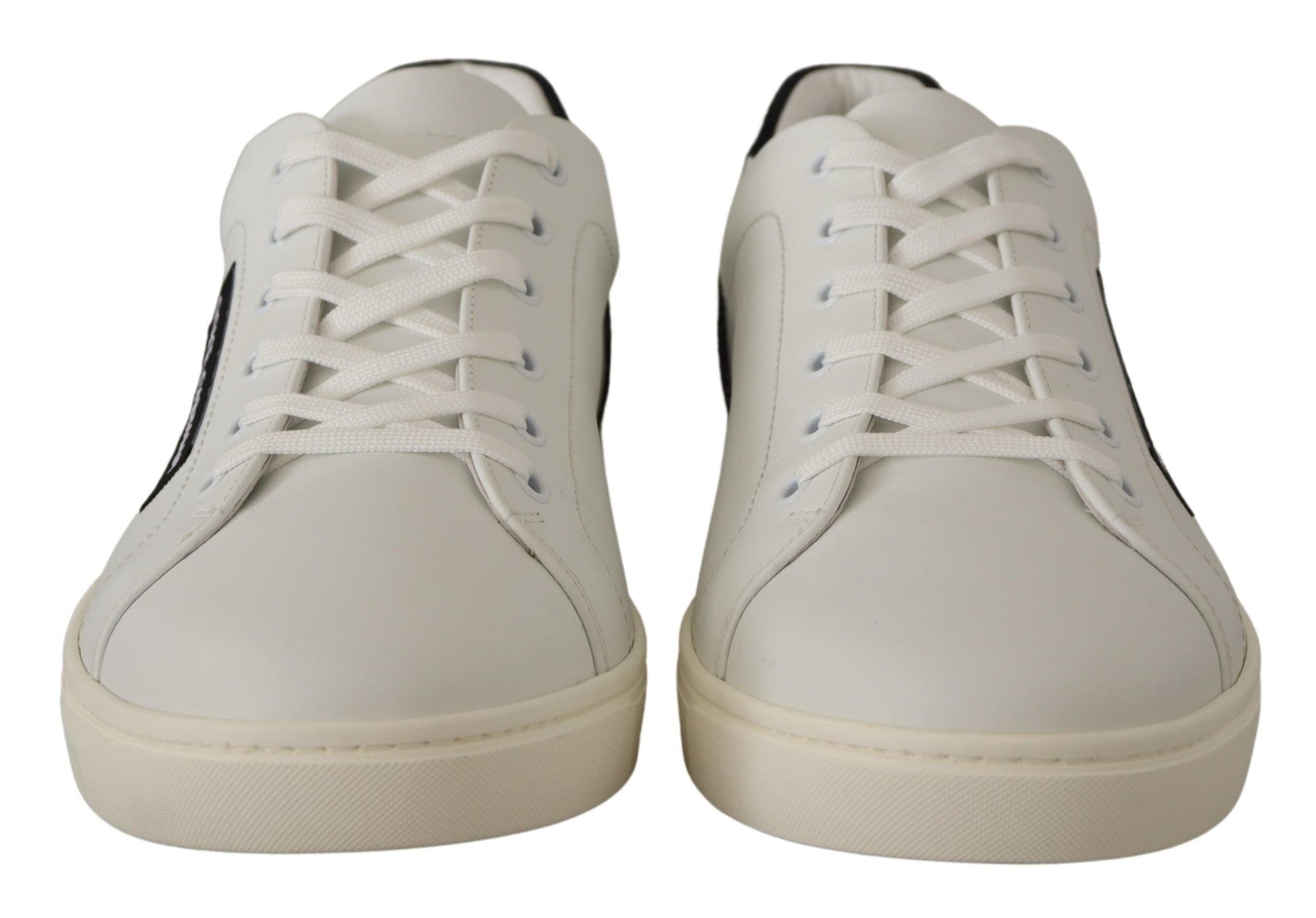 Elegantes tenis de cuero blancos