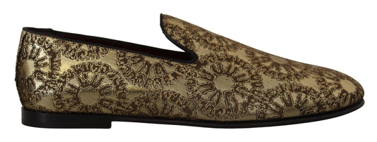 Goudkleurige loafers dia's nette schoenen