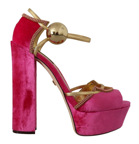 Etherische roze fluwelen kristallen sandalen