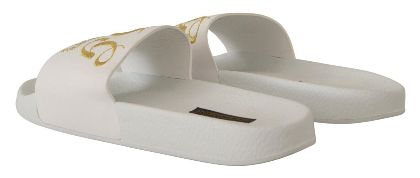 Chanclas elegantes de cuero blanco con bordado dorado