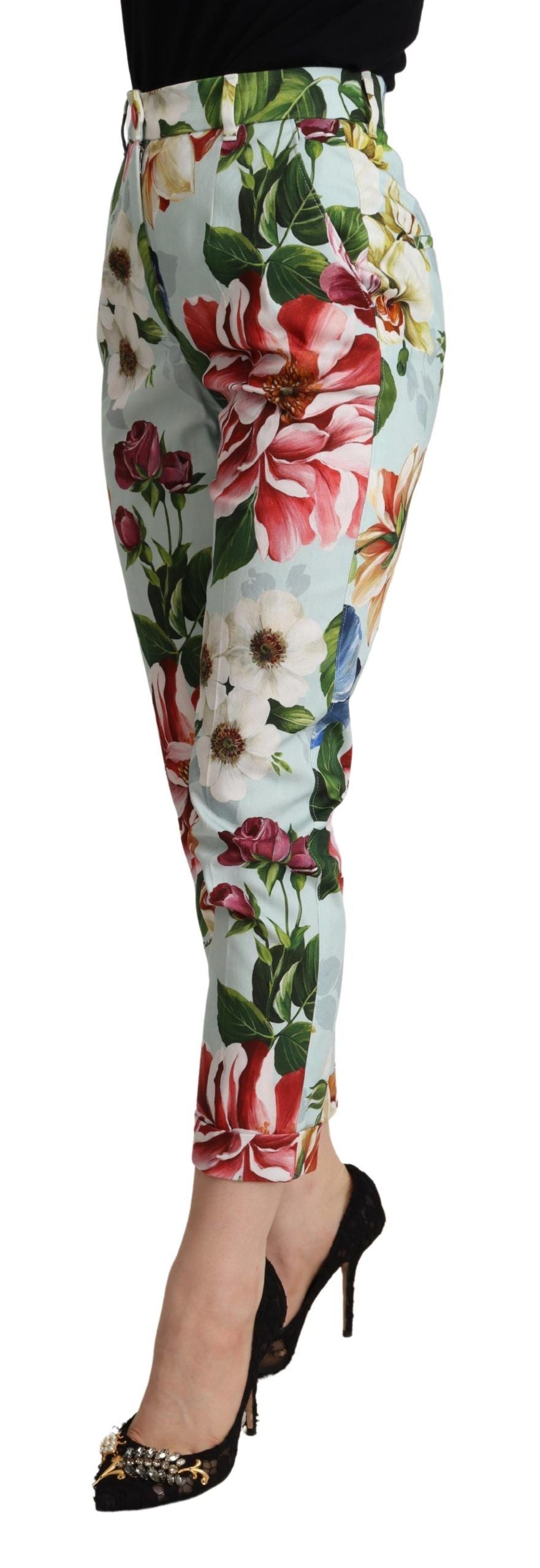 Eleva tu elegancia con pantalones cónicos florales