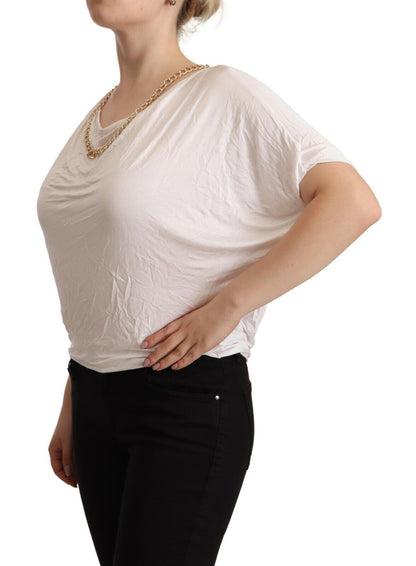 Witte T-shirttop met korte mouwen en gouden ketting