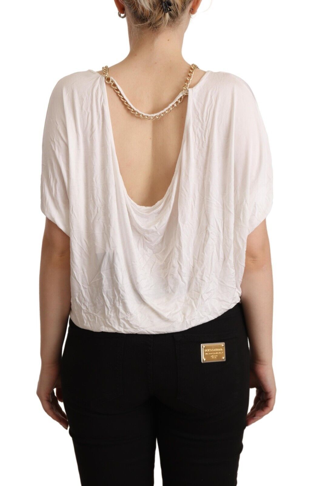 Witte T-shirttop met korte mouwen en gouden ketting