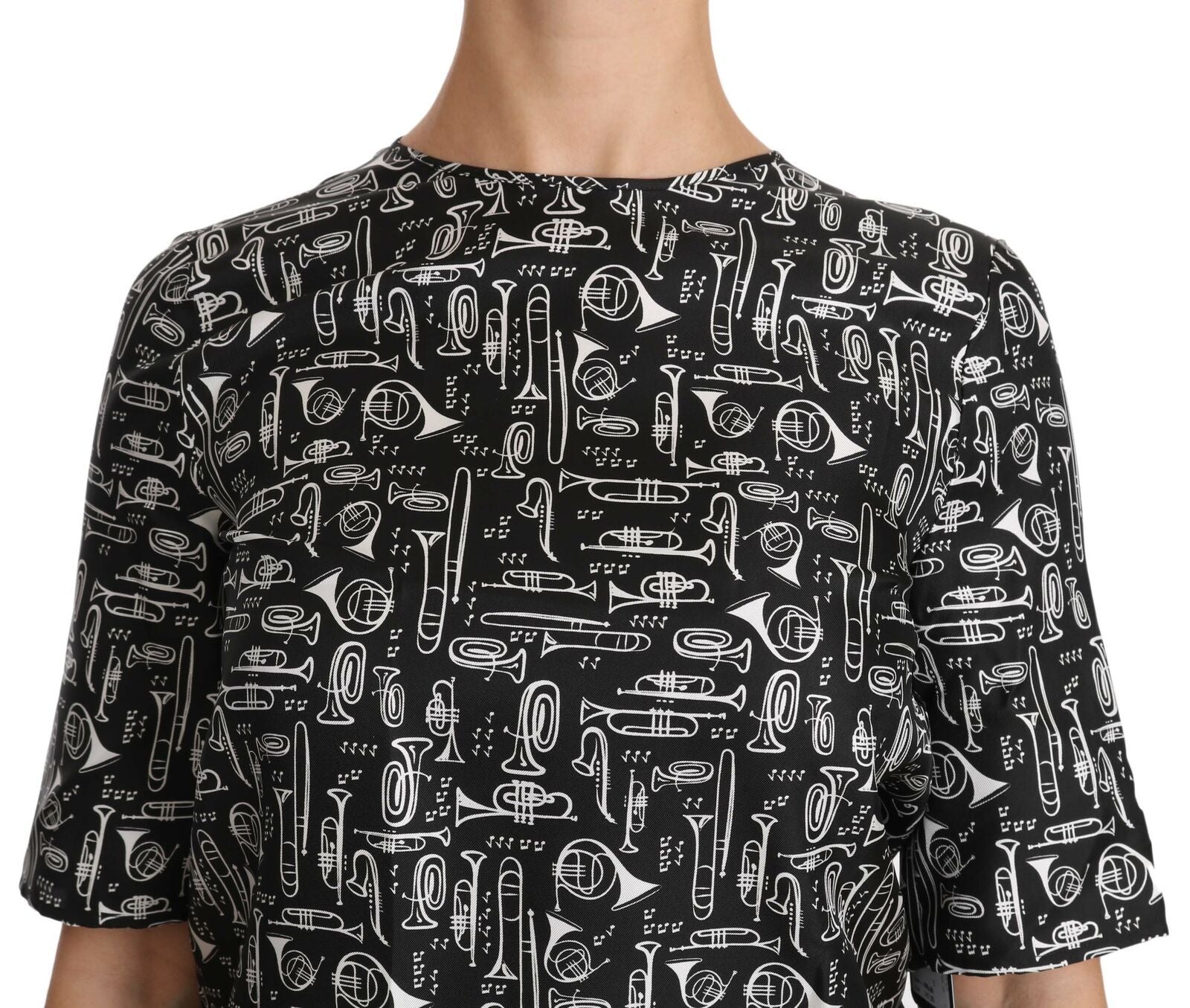 Zwarte zijden blouse met muziekinstrumentenprint