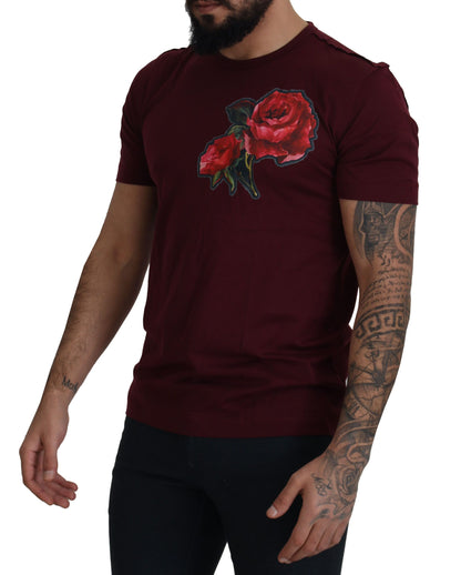 Camiseta elegante con cuello redondo y motivo de rosas burdeos