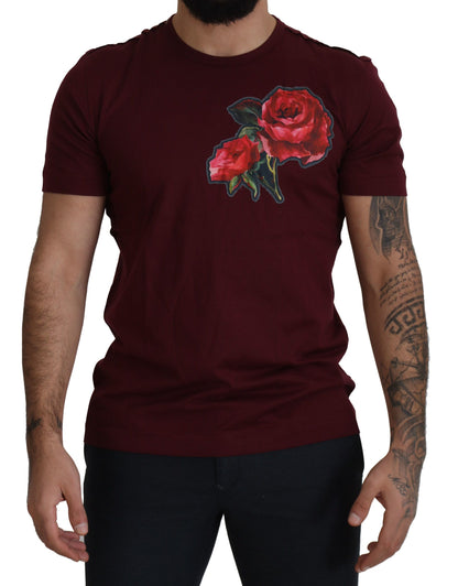 Camiseta elegante con cuello redondo y motivo de rosas burdeos