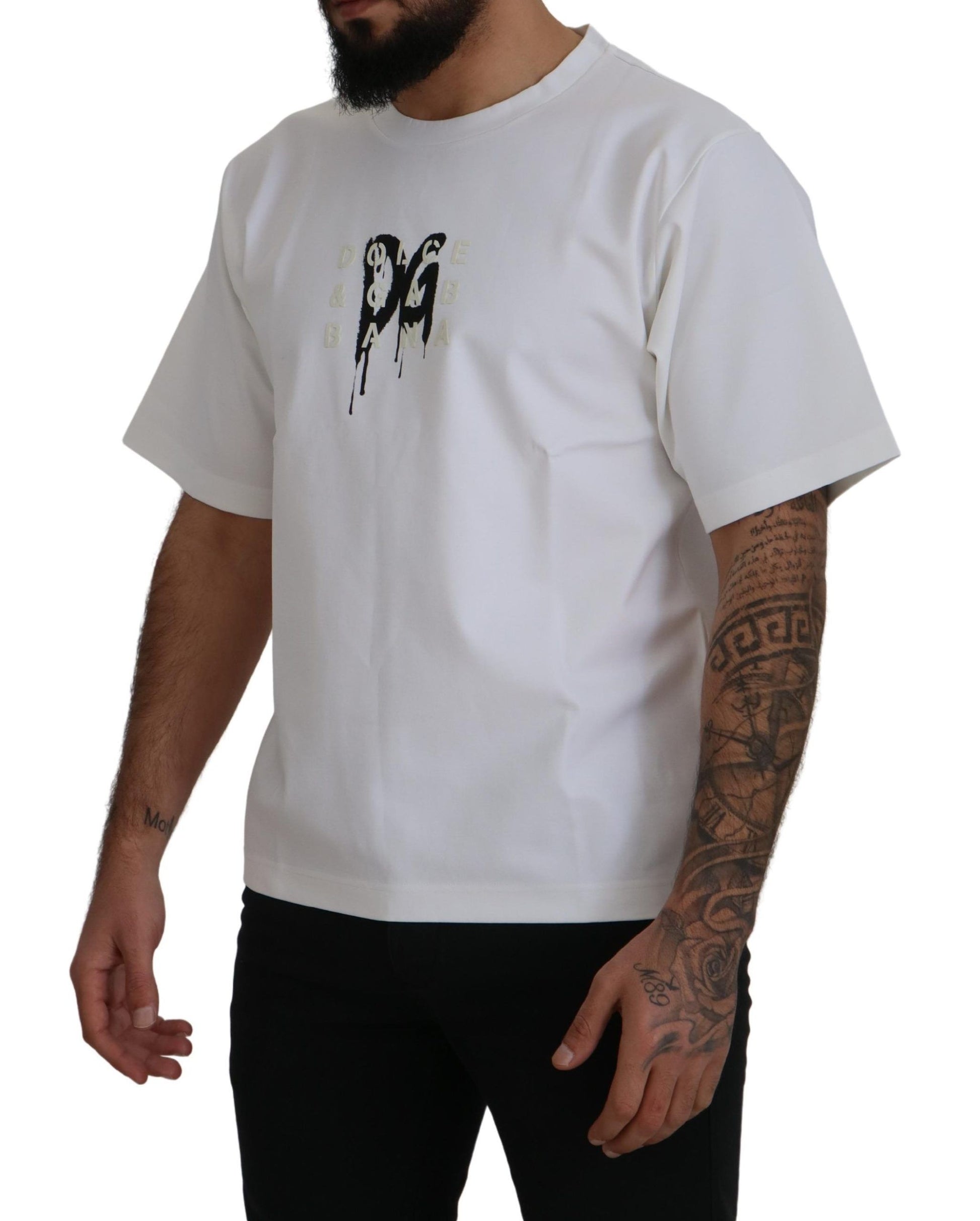 Camiseta con cuello redondo y logo blanco de Timeless