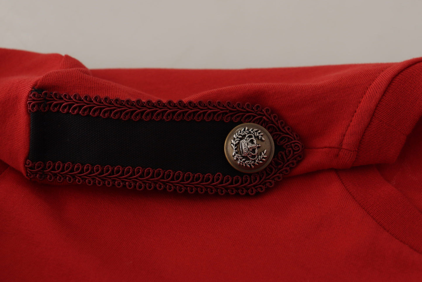 Elegante camiseta roja de algodón con cuello redondo