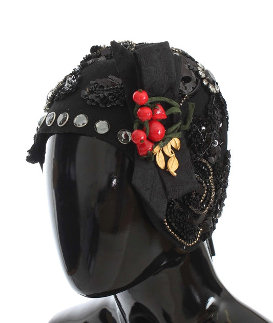 Elegante sombrero cloche negro adornado con cristales