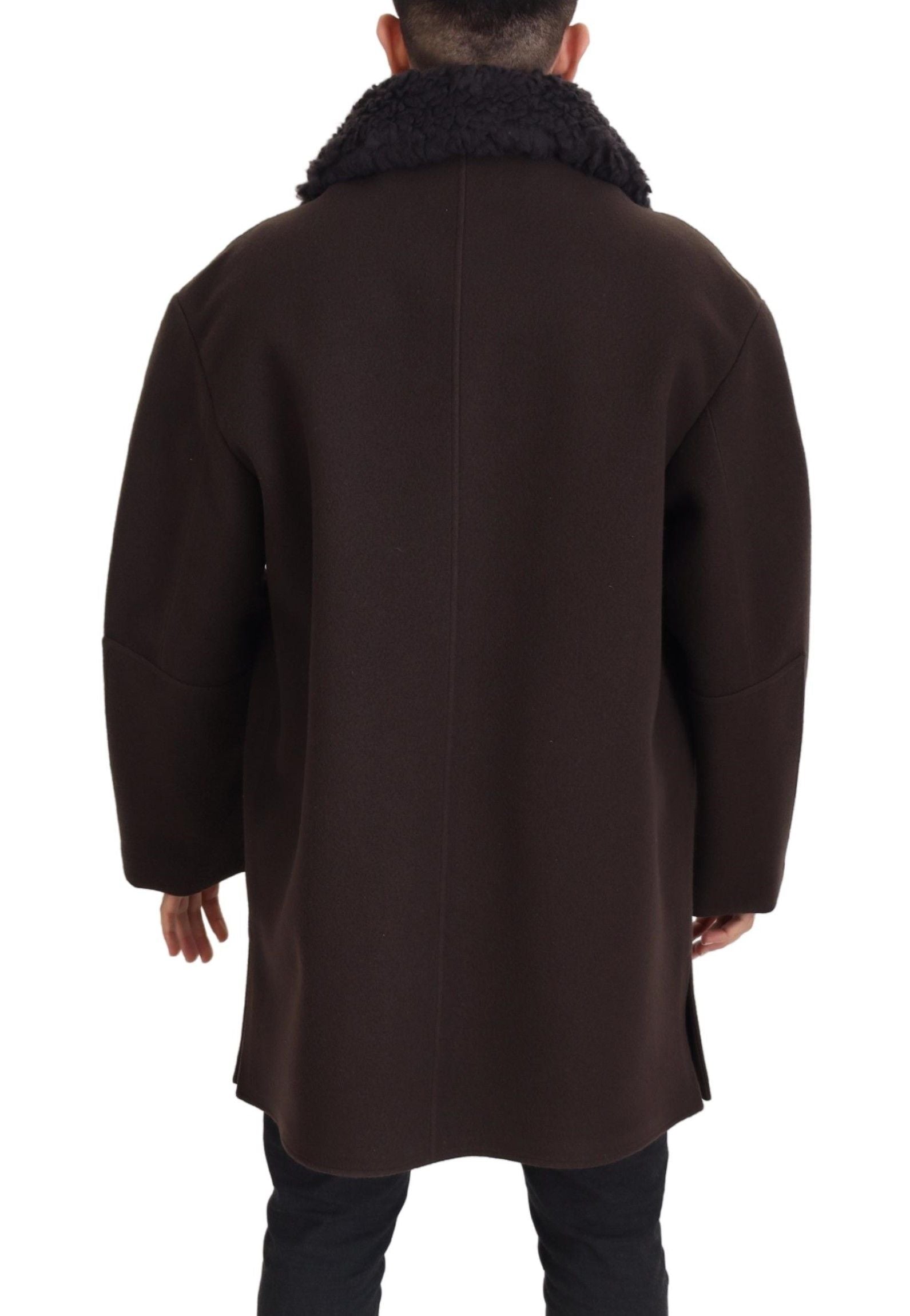 Elegante chaqueta de abrigo de piel de oveja en marrón oscuro