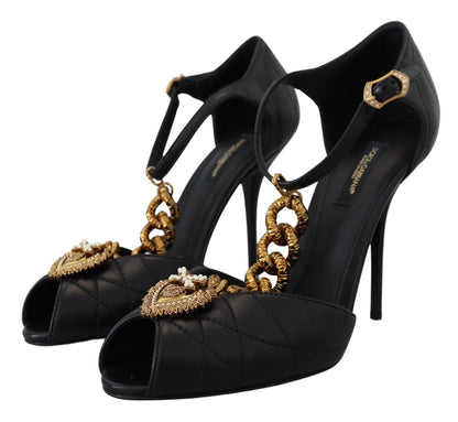 Elegante met goud versierde leren sandalen