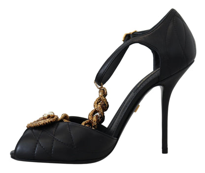 Elegante met goud versierde leren sandalen