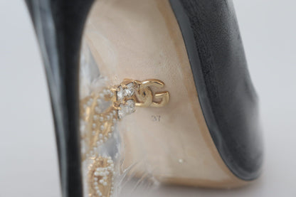 Elegante hakkenpumps met zwart gouddetail