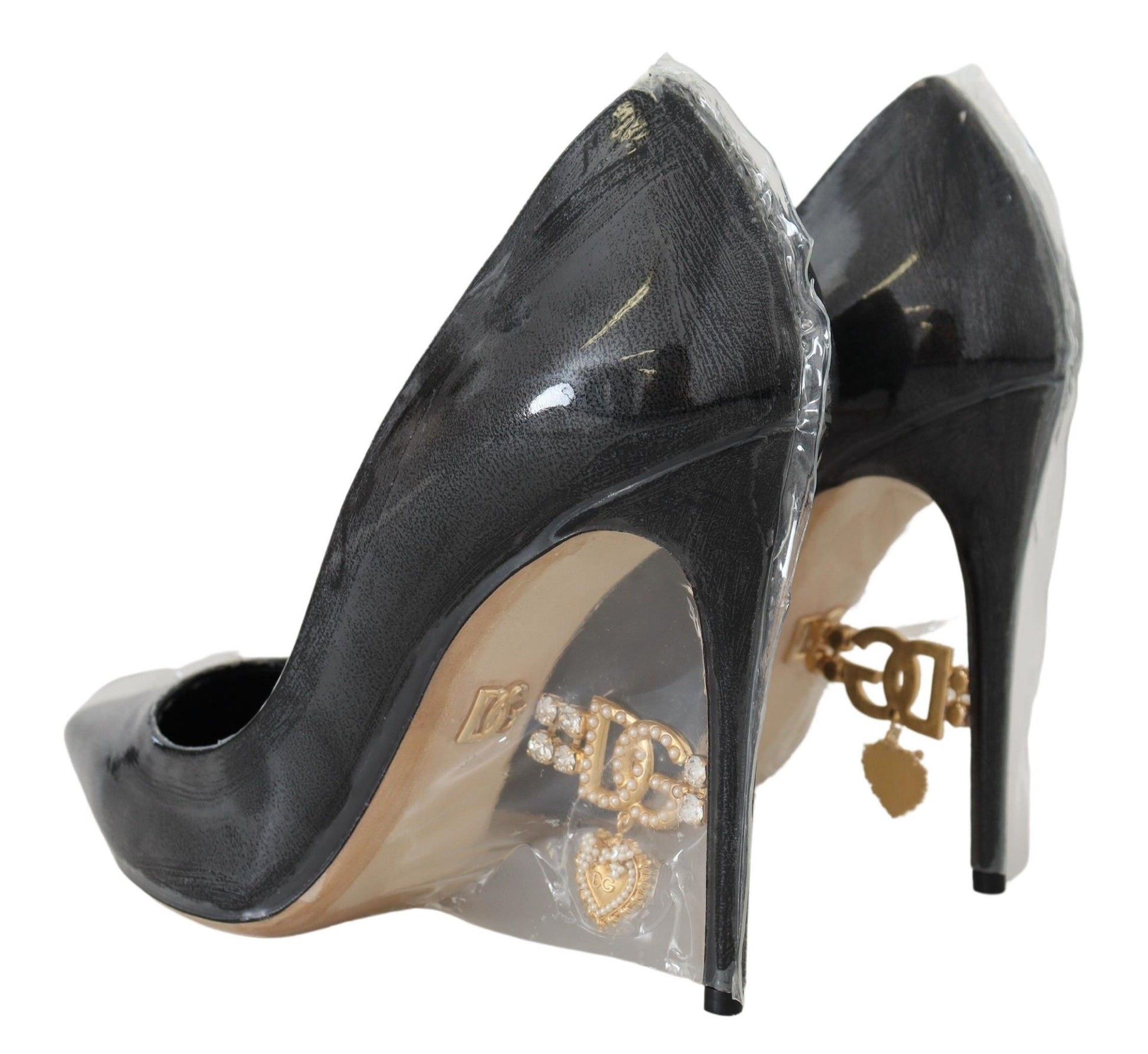 Elegante hakkenpumps met zwart gouddetail