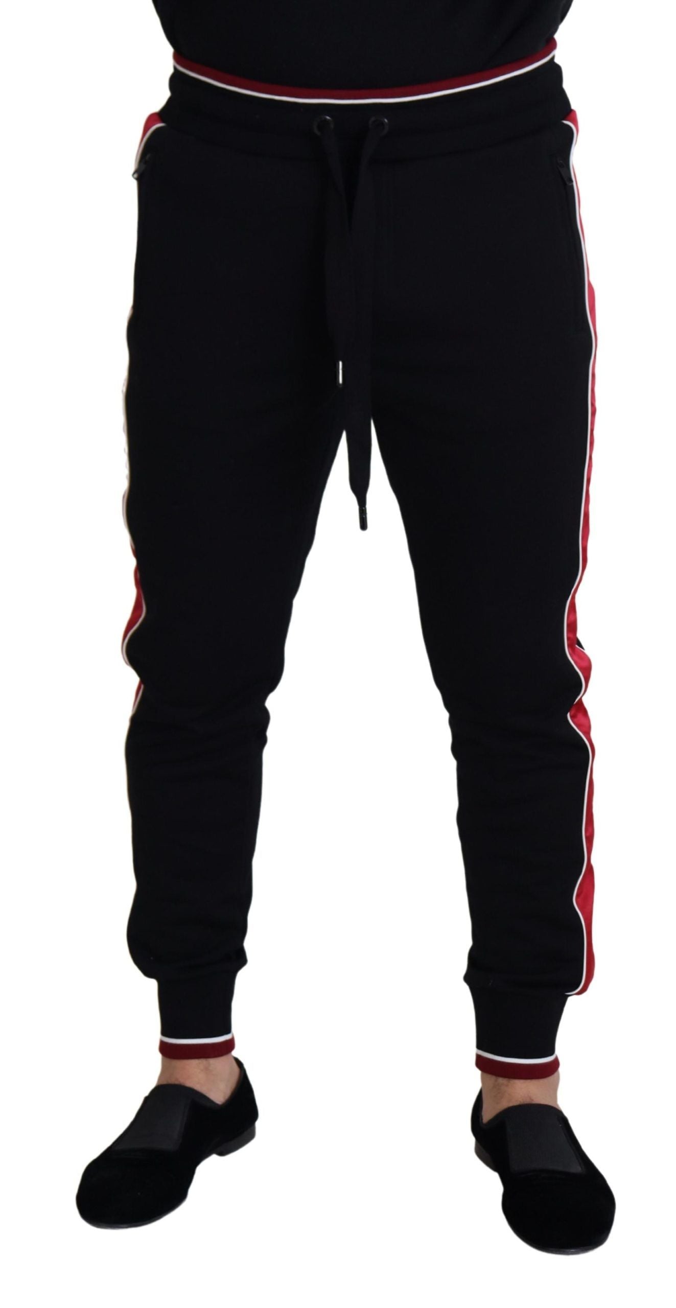 Elegante pantalón deportivo negro con detalle rojo