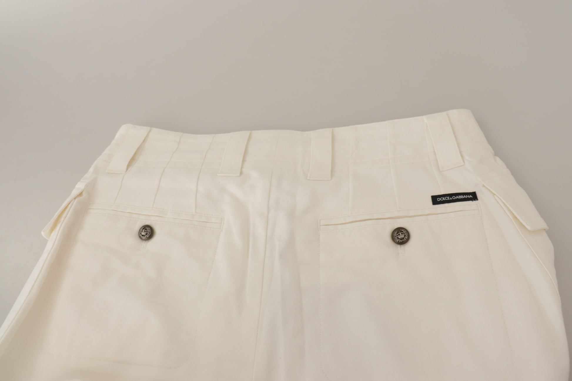 Pantalones cónicos blancos elegantes de cintura alta